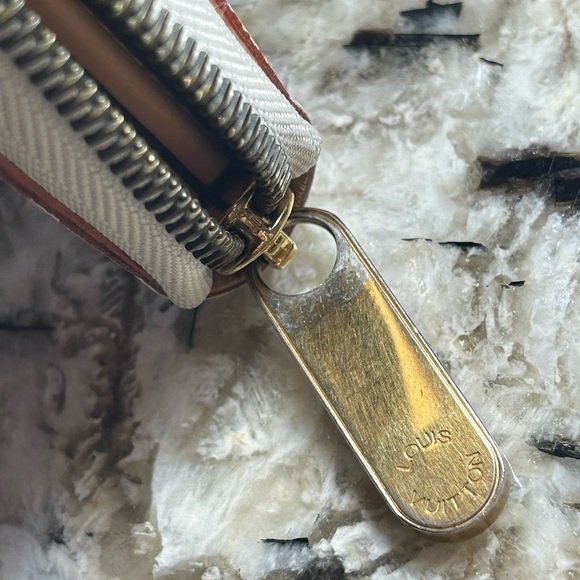 Authentic Rare Multicolour White Zippy Wallet - Picture 13 of 14